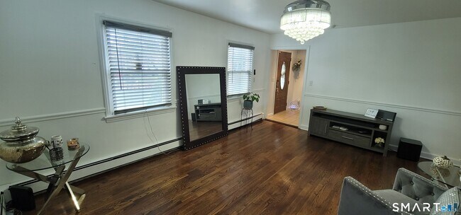 Foto del edificio - 321 Evers St