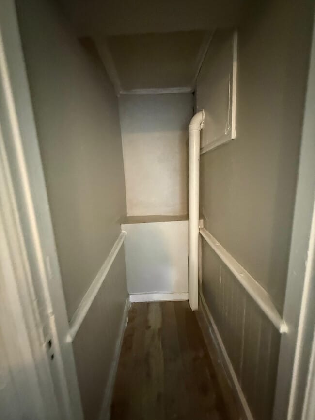 Building Photo - 164 Main St