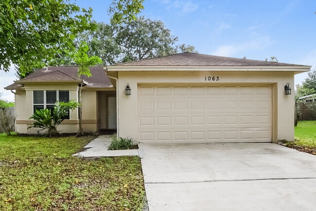 Building Photo - 1063 Alpug Ave