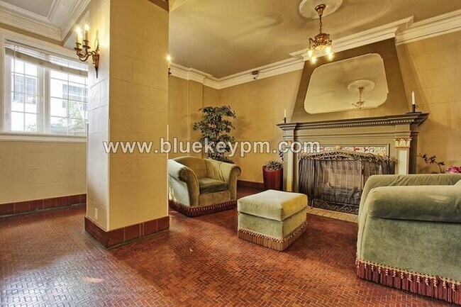 Foto del edificio - Pearl District Studio Condo in Historic Empress Hotel