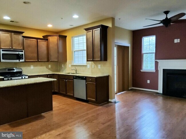 Building Photo - 708 Hidden Oak Ln