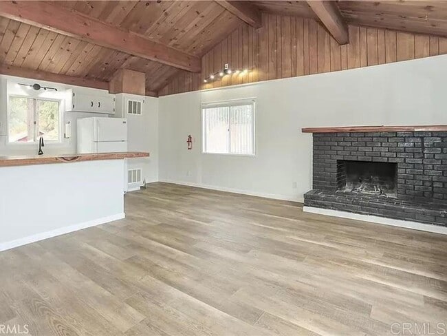 Building Photo - Beautiful Big Bear!!