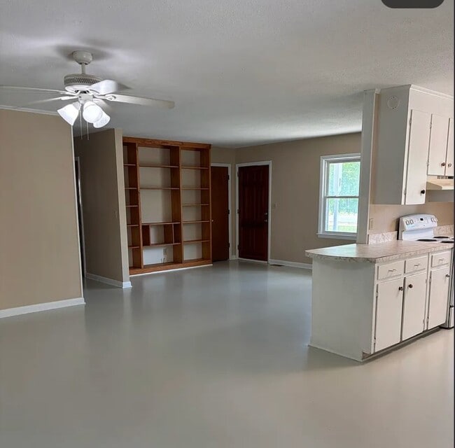 Building Photo - 4905 College Acres Dr
