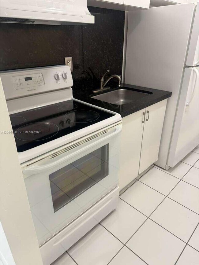 Foto del edificio - 251 NW 177th St