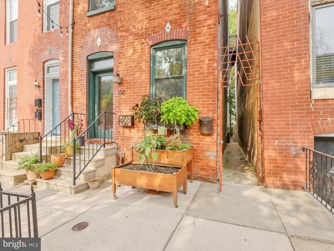 Building Photo - 130 S Washington St