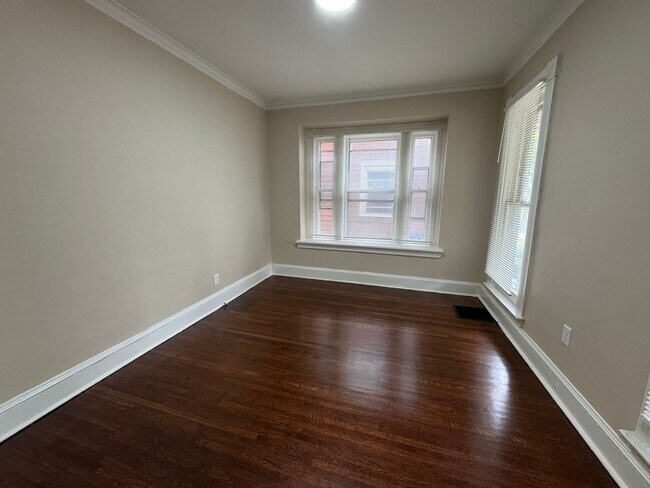 Foto del edificio - 486-488 S. Goodman
