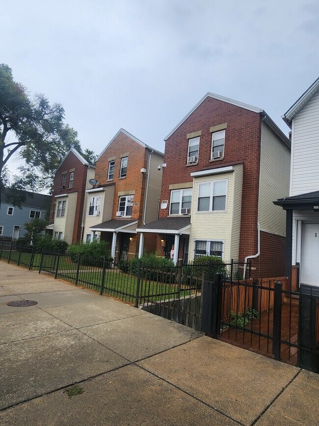 Building Photo - 8909 S Houston Ave