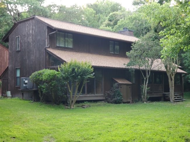 Building Photo - 36 Fairway Ln