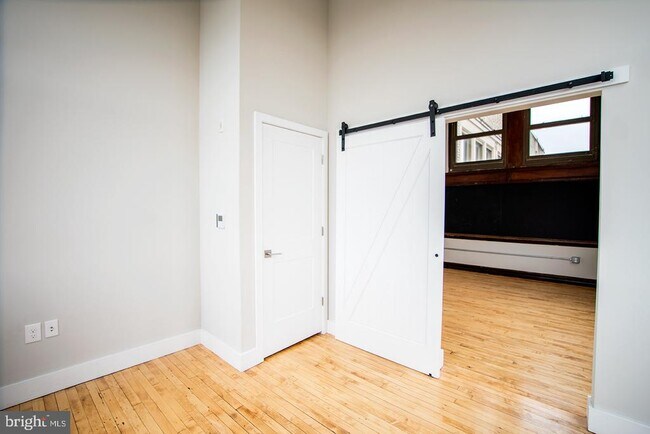 Foto del edificio - 1300 S 19th St