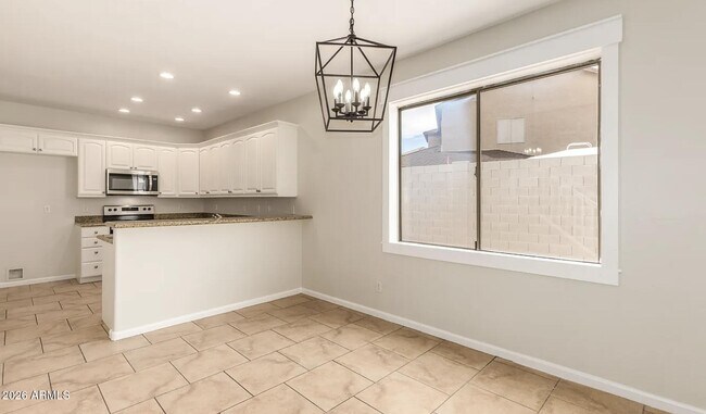 Building Photo - 711 S Paustian Cir