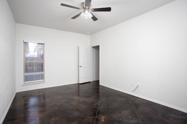 Foto del edificio - 5530 Gonzaga Ln