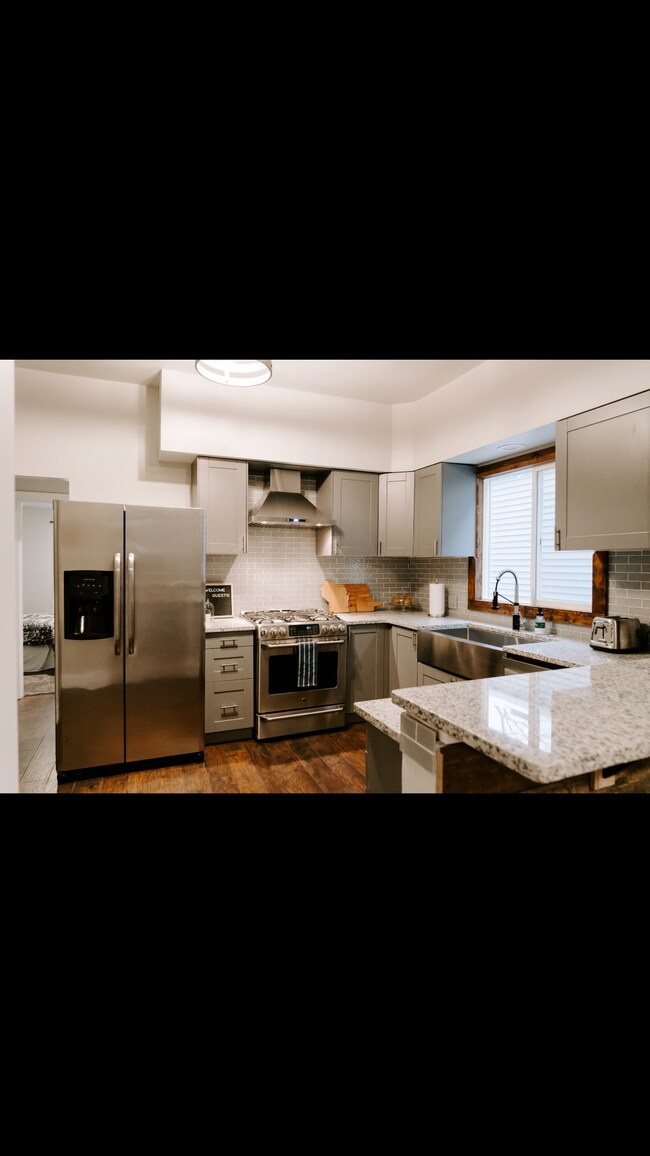Foto del edificio - 1534 N Cass St