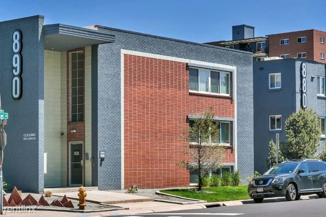 Building Photo - 890 Dexter St
