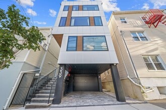 Building Photo - 339 69th St