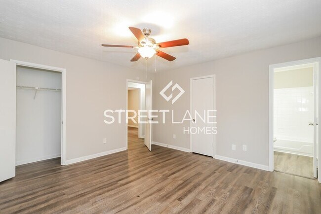 Foto del edificio - NOW OFFERING FIRST FULL MONTH FREE!!
