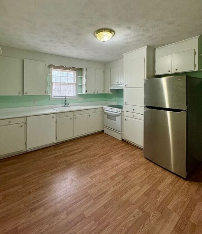 Building Photo - 2BR Brick Ranch w/ Carport in Duncan