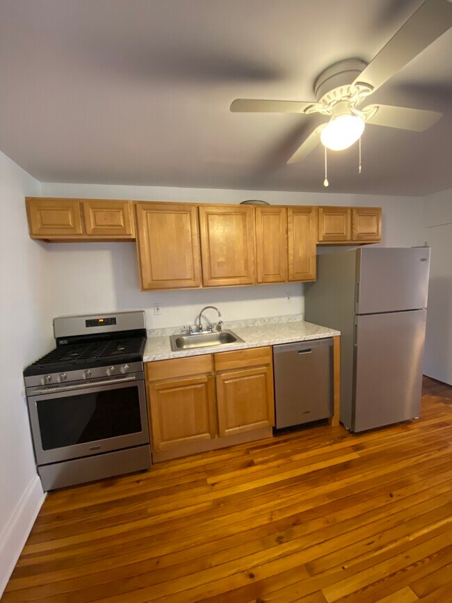 Foto del edificio - 165 E Pleasant St