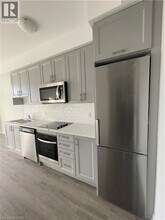 Building Photo - 422 N Service Rd