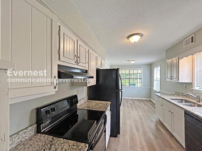 Foto del edificio - 848 Rasco Rd W