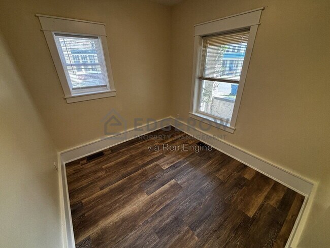 Foto del edificio - 1063 Quarry Ave NW
