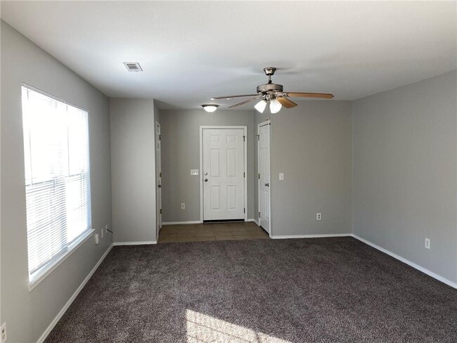 Foto del edificio - 591 Cascade Cir