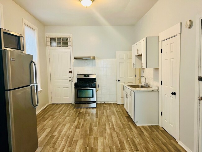 Building Photo - 920 N Wolcott Ave