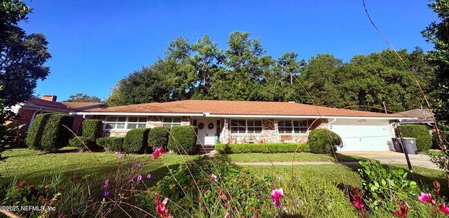 Foto del edificio - 6812 Caballero Dr