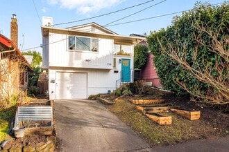 Building Photo - 2708 S Judkins St