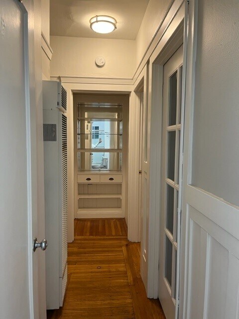 Hallway to Kitchen - 900 Taylor St