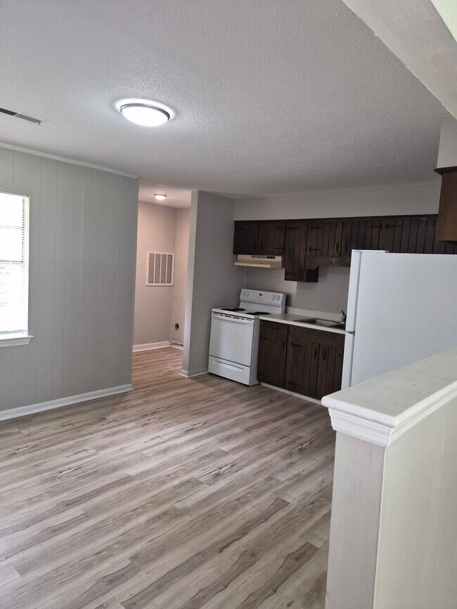Building Photo - 4203 Davis Ln