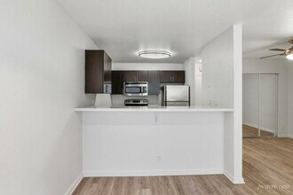 Building Photo - 480 Warren Dr