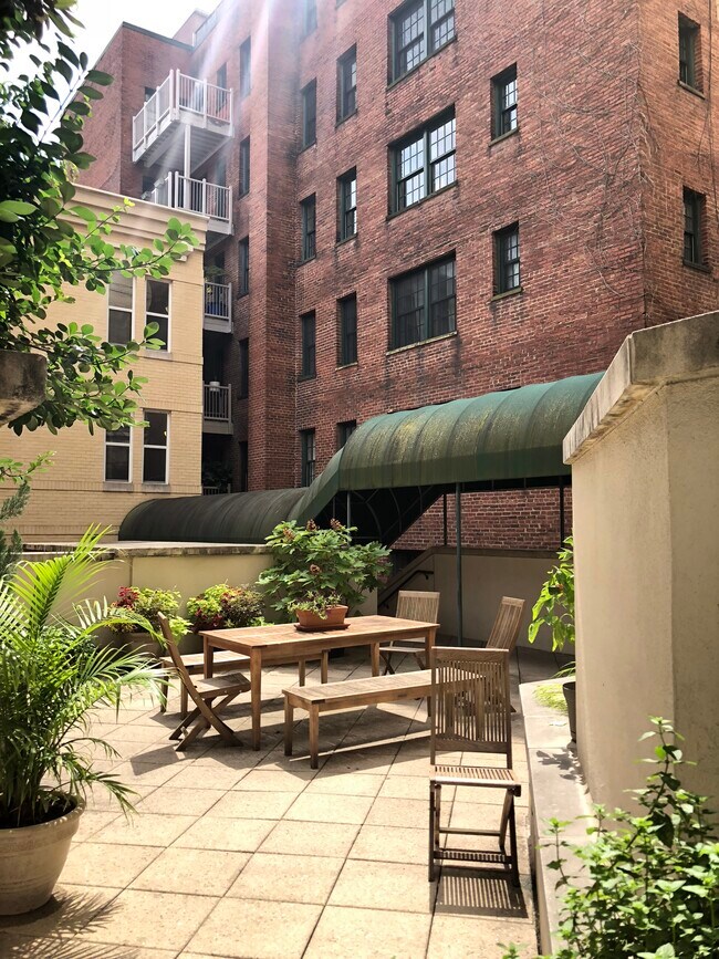 Foto del edificio - 1111 11th St NW