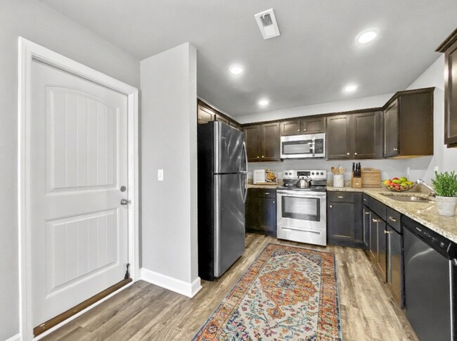 Building Photo - Charming 3-bed, 2-bath home in Blue Springs, MO!