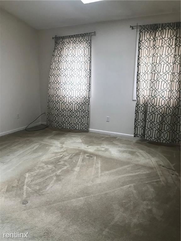 Foto del edificio - 2 br, 1.5 bath Townhome - 1 Zambarano Avenue