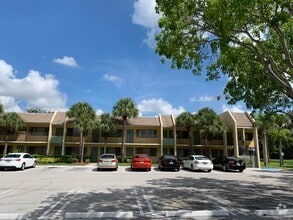 Building Photo - 1535 Meadows Cir W