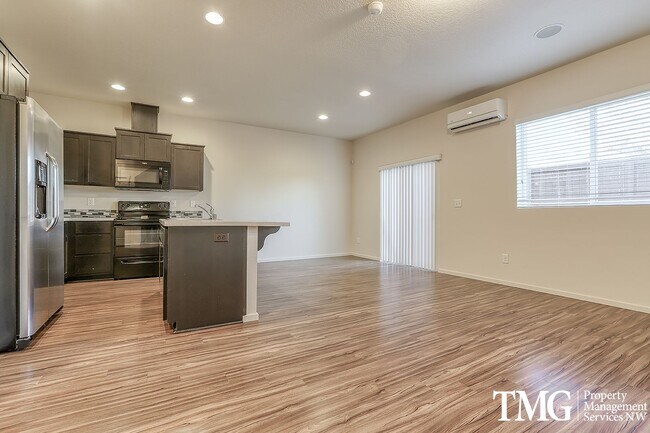 Foto del edificio - Gorgeous 3BD Townhome in Fantastic Hazel Dell Location!  Don't miss out!