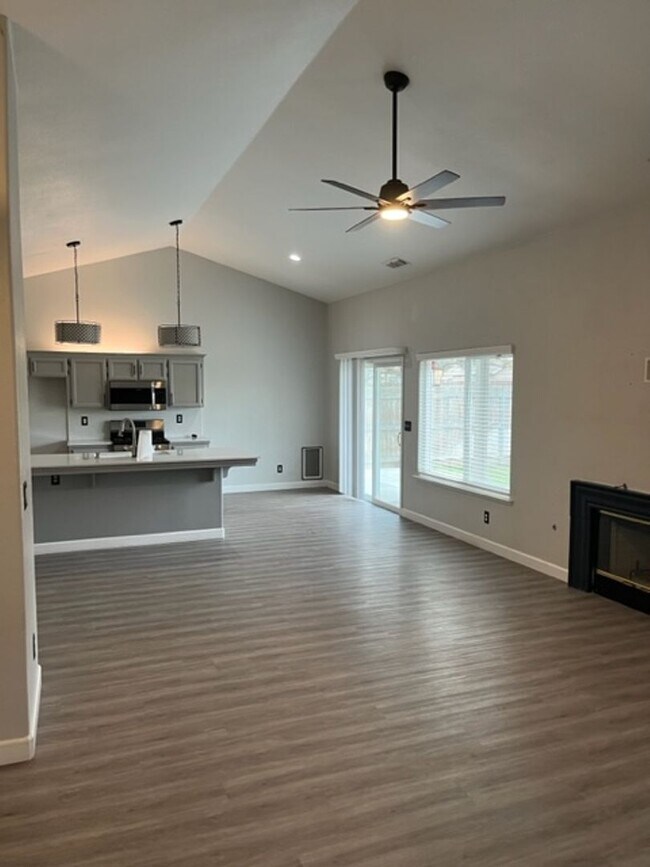 Building Photo - Coming Soon! Nice 3 bedroom 2 bathroom hou...