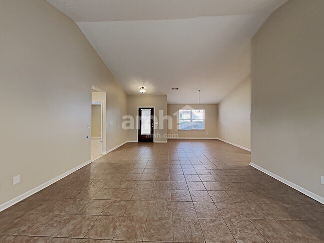 Foto del edificio - 247 Rockingham Dr