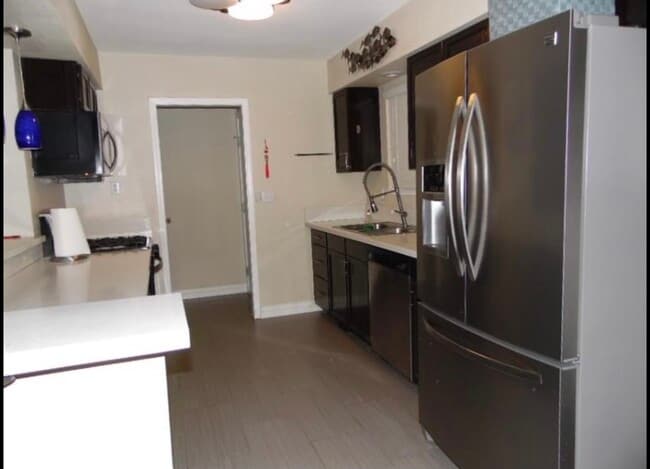 Building Photo - 132 Shadow Ln