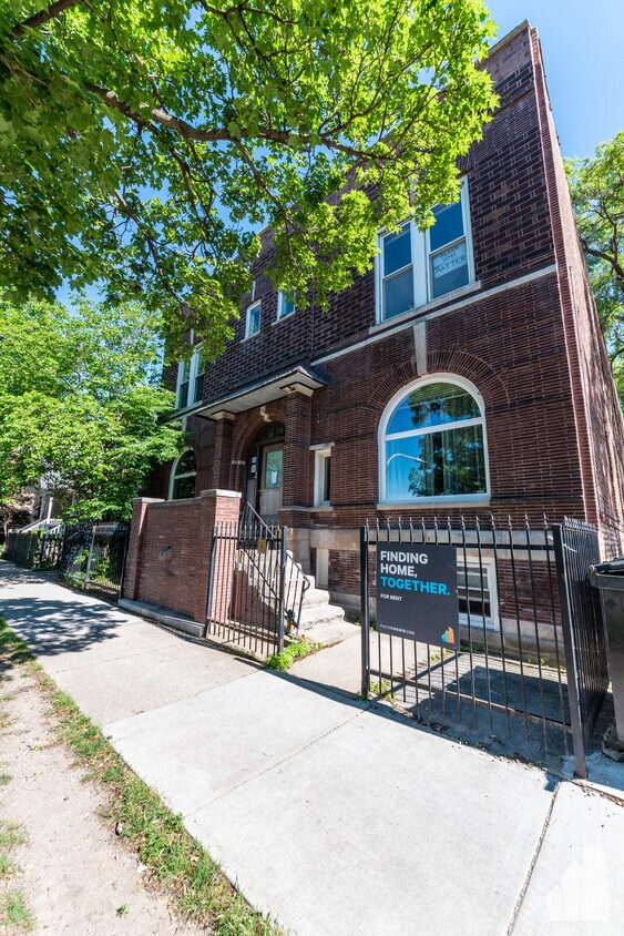 1535 W Leland Ave Unit 2W, Chicago, IL 60640 1535 W Leland Ave Chicago, IL Apartments for