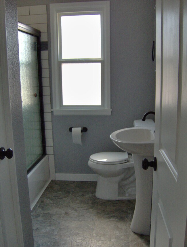 Newly remodeled bathroom with linen closet. - 523 Warren Ave