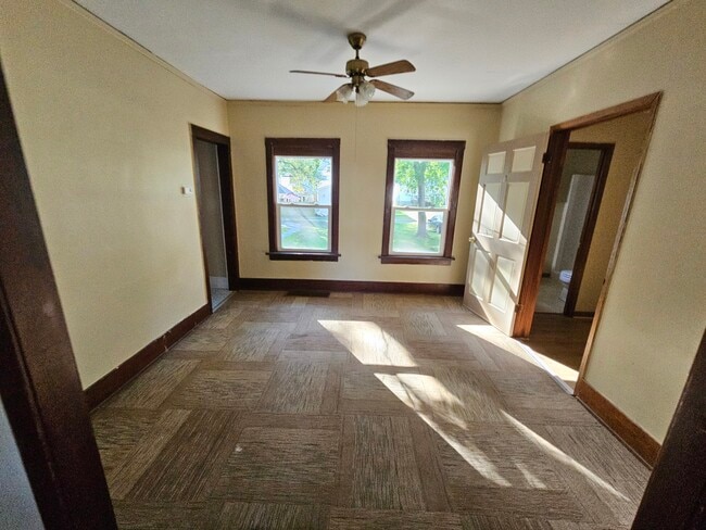 Building Photo - 3 bedroom, 2 bath house