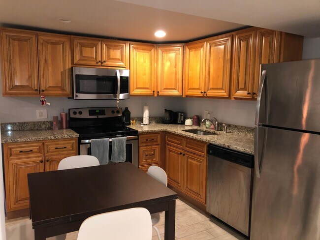 Foto del edificio - 912 1/2 Shepherd St NW