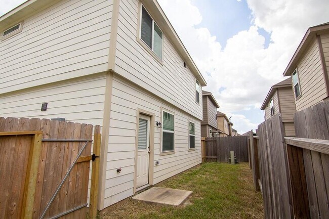 Foto del edificio - 18602 Frazers Ravine Ln