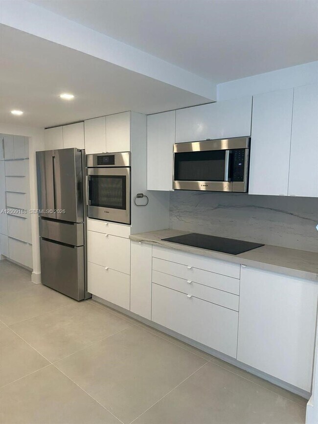 Foto del edificio - 10205 Collins Ave