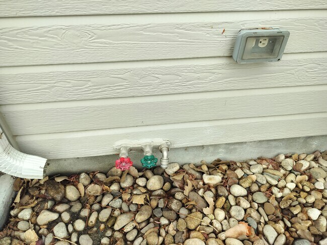 Building Photo - 1165 E 19th N St