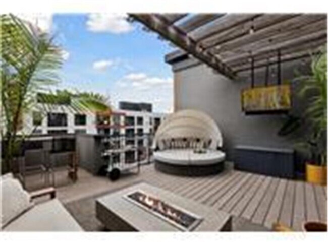 Foto del edificio - 3104 W Lake St
