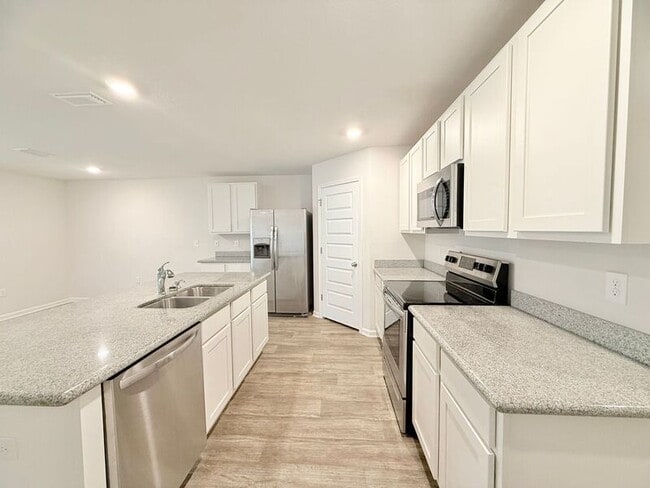 Building Photo - 5801 Guinevere Ln
