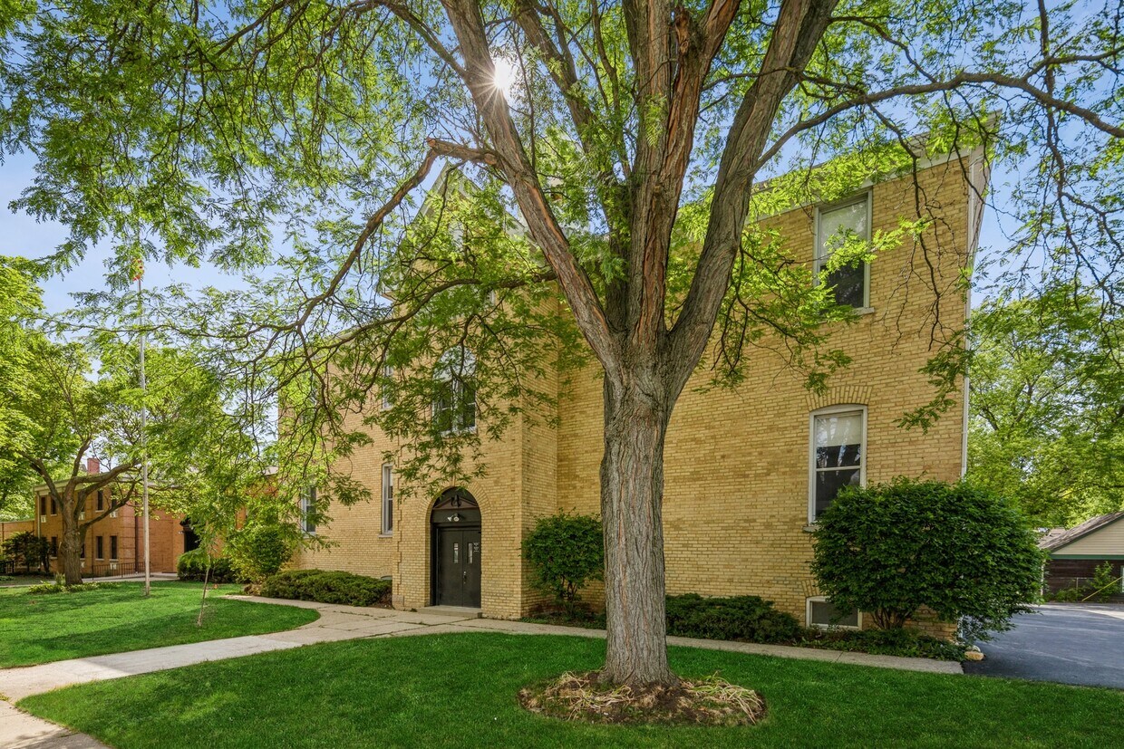 174 McHenry Ave, Crystal Lake, IL 60014 House Rental in Crystal Lake