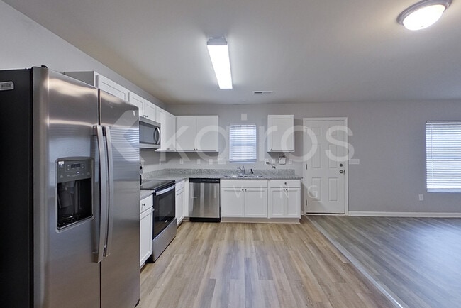 Building Photo - 3917 Miller Dr